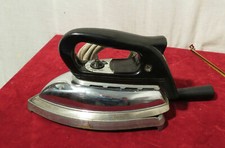 VECCHIO FERRO DA STIRO DA VIAGGIO CON VARI VOLTAGGI, MARCA JURA CON BASE (TA05)