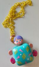 Bambola medaglione compatta