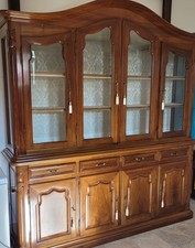 Cristaliera in noce massiccio 2 pezzi anni 80, usata poco.