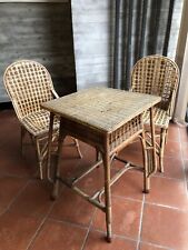 Coppia di Sedie d'Epoca e Tavolino in Vimini