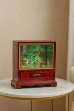 Scatola Portagioie Vintage con Diorama Orientale – Legno Laccato Rosso