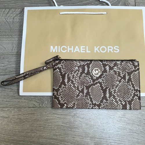 Borsa nuova con etichette