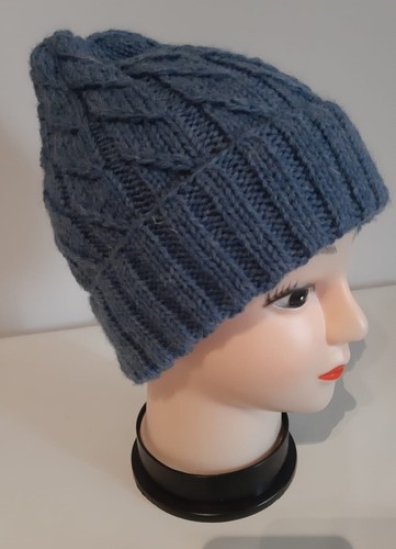 Cappellino lana fatto a - lana,