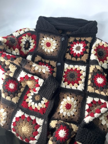 Cardigan granny square - square, aperto