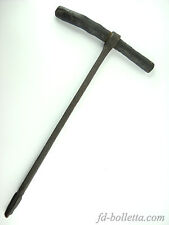 Vecchio tinivello,attrezzo antico da falegname per forare,in legno e ferro a332