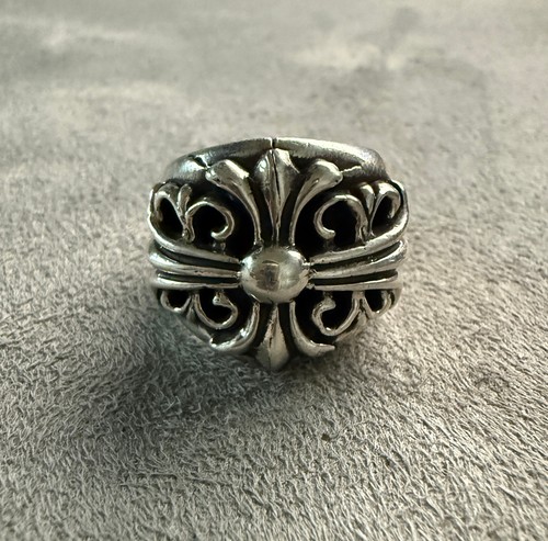 Anello croce floreale ovale
