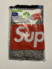 1 T-shirt Supreme®/Hanes®