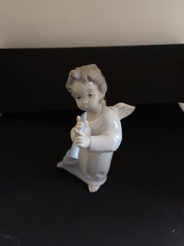Statuina angioletto con - , flauto