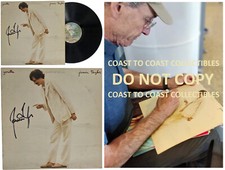 Album Gorilla firmato James