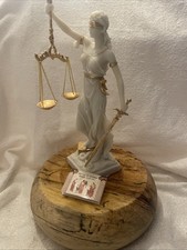Themis Dea della Giustizia