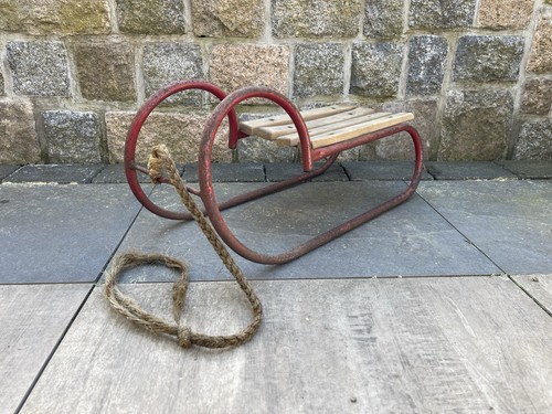 Antica slitta decorativa con