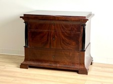 Elegante Mahagoni-Kommode IN