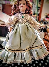 Bambola di porcellana stile