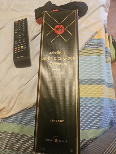 Moët chandon champagne - &,