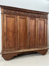 Credenza Etnica Finemente Scolpita