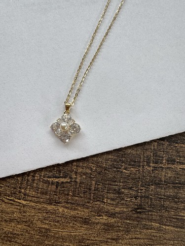 Collana con ciondolo