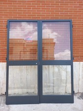 vetrina in ferro per negozio o ingresso condominio con serratura elettrica