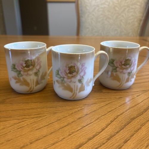Antica tazza cioccolato - , tre