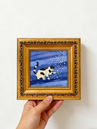 Gatto bianco nero che - nero, gioca