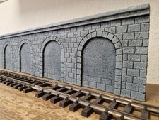 Treno da giardino muro portico