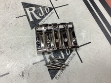 Ponte regolabile per chitarra