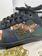 Sneakers firmate Mr & Mrs