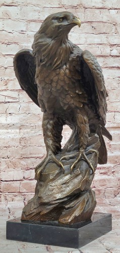 Aquila calva grande scultura