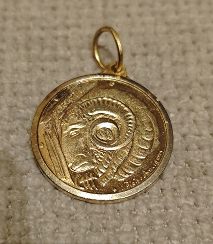 Medaglia dorata pietro - ,