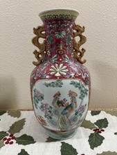 Raro vaso cinese in porcellana con decorazione floreale policroma e uccellino, firmato