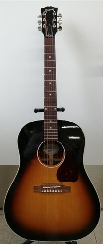 Chitarra acustica elettrica