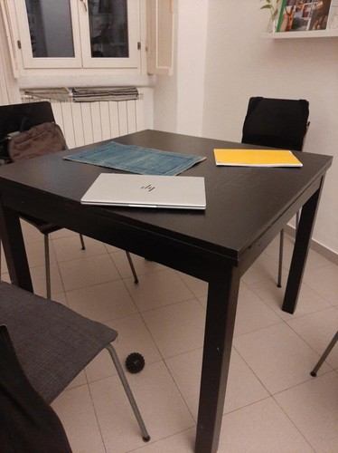 Tavolo allungabile nero usato