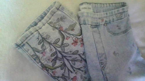 Jeans tribali ricamati