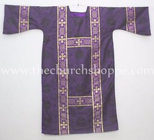 Dalmatici Neri Con Stola Viola