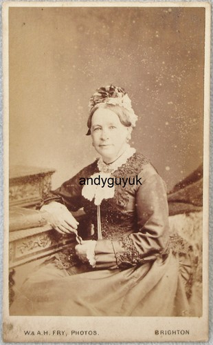 Cdv lady magnifying - cdv, glass