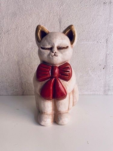 Gatto con fiocco rosso thun - con,