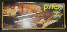 pyrex Bake a Round #990 new in