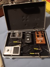 Valigetta Con Pedalini Distorsori per Basso Elettrico/Chitarra Elettrica