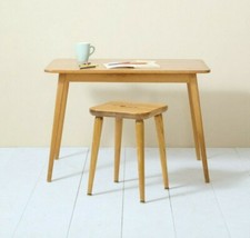 Scrivania e sgabello svedesi