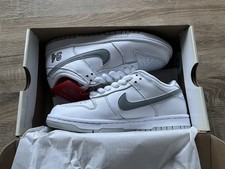 Supreme / Nike SB Dunk Low