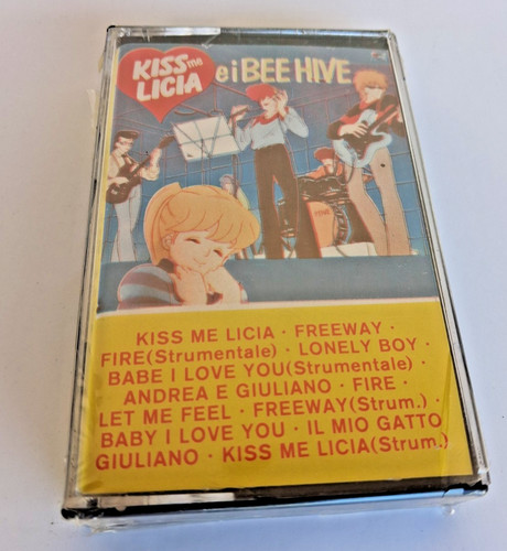 Kiss licia bee hive - bee,