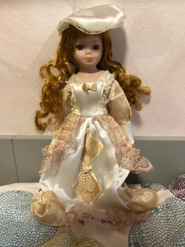 Victorian style dolls - ,