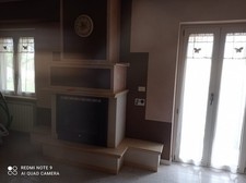 Rivestimento In Marmo. Cornice per camino in marmo bianco di Carrara.