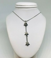 1 girocollo in Oro bianco 18 kt con 3 stelline pendenti e Diamanti  