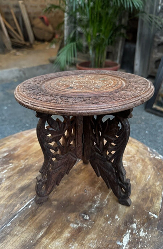 Vecchio tavolino pieghevole