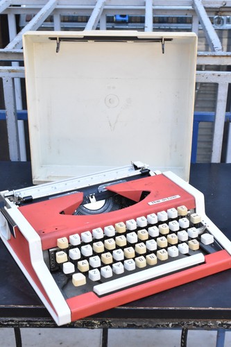 Macchina scrivere vintage - da,