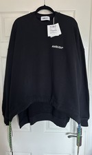 Felpa nera con cappuccio