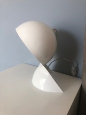 Lampada Artemide Dalù di Vico Magistretti bianca