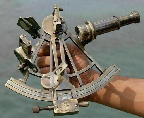 Antico strumento astrolabio