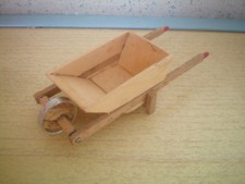 MODELLINO DI CARRIOLA IN LEGNO