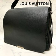 Louis Vuitton Taiga Victor
